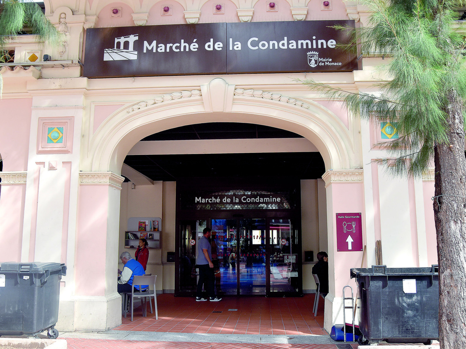 Nouvelle signalétique et nouvelles chaises pour les bébés au Marché de la Condamine !