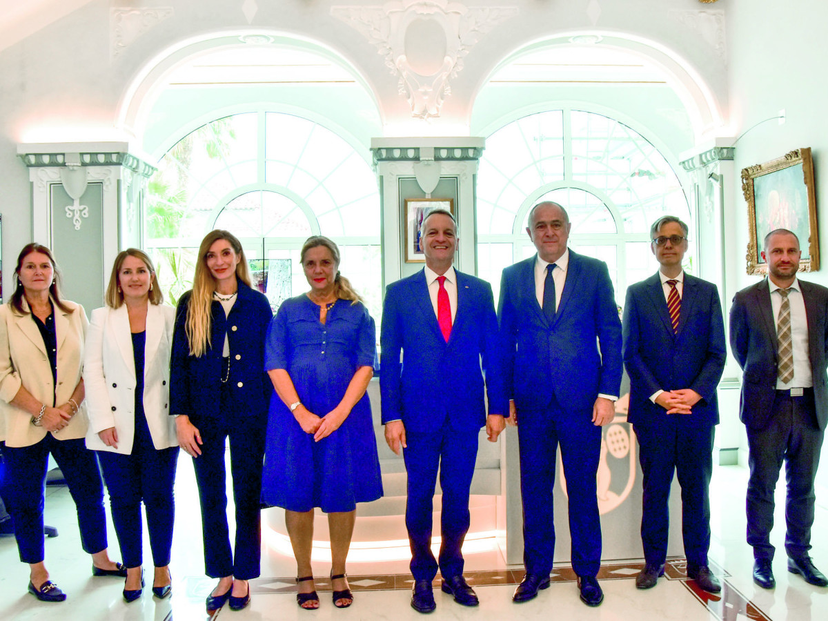 VISITE OFFICIELLE DE SON EXCELLENCE MONSIEUR LE MINISTRE D’ÉTAT EN MAIRIE