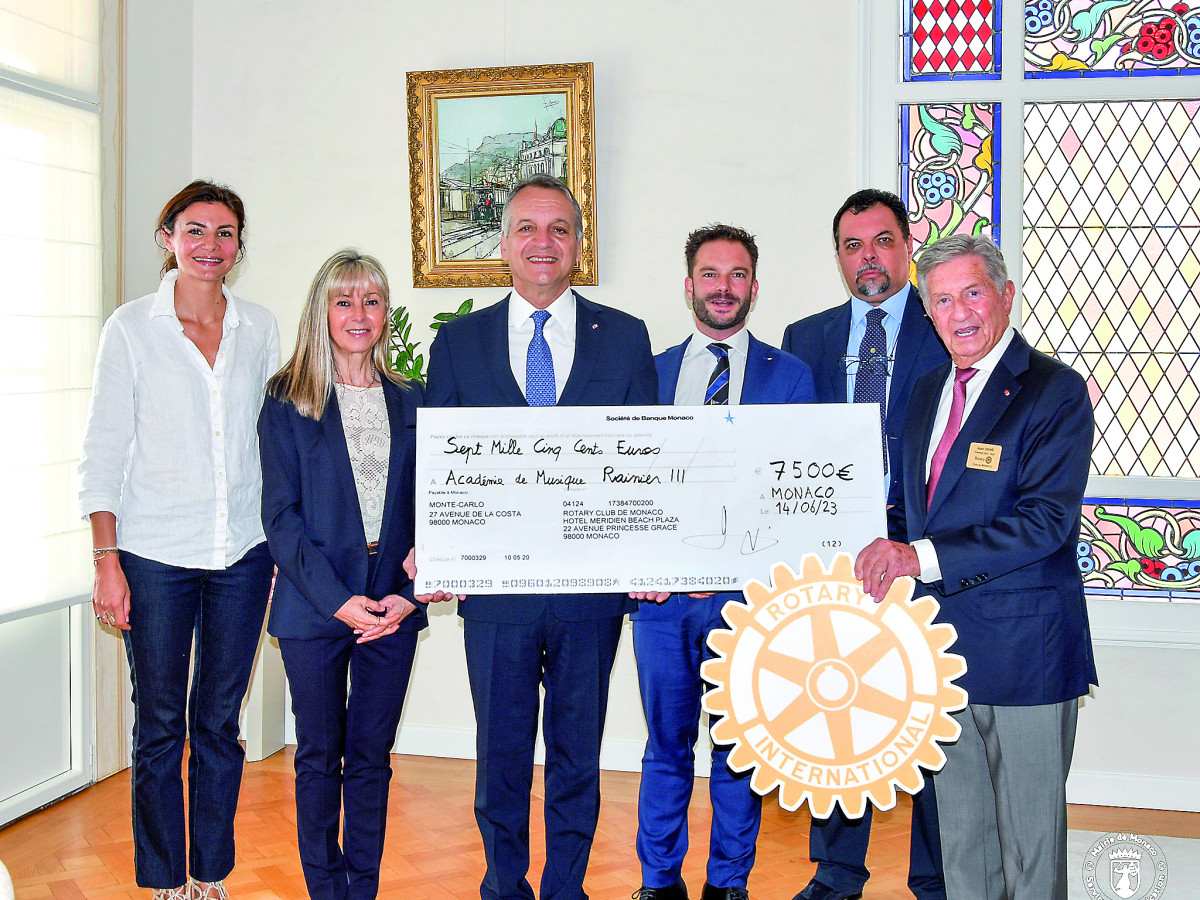 Le Rotary Club fait un don à l'Académie Rainier III