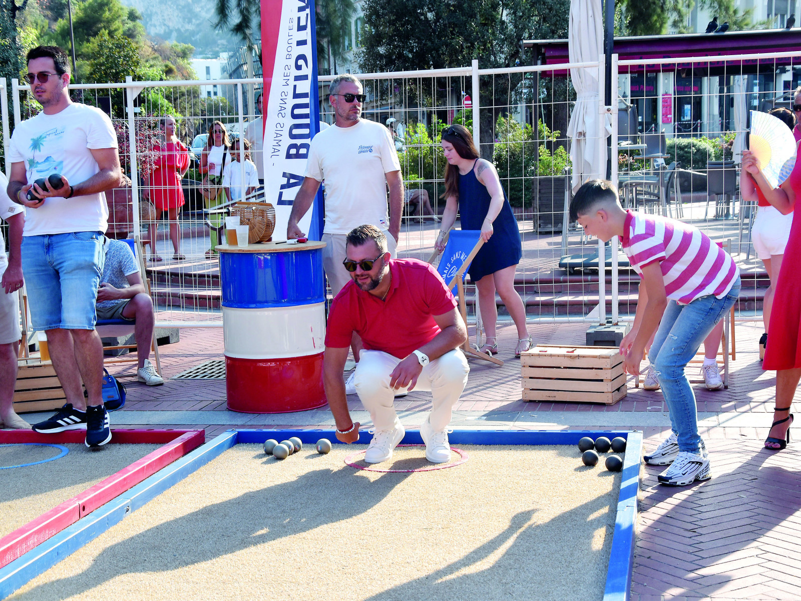 La Mairie en partenariat avec l’Apéro des Frenchy : APÉRO, PÉTANQUE ET TUBES ENDIABLÉS