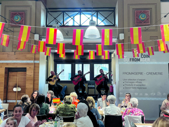 DES FRITES, DES FISH & CHIPS ET DES GUITARES AU MARCHE DE LA CONDAMINE !