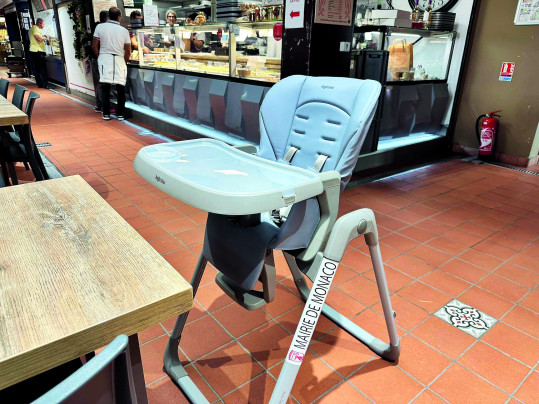 Nouvelle signalétique et nouvelles chaises pour les bébés au Marché de la Condamine !