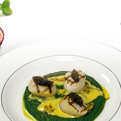 Saint Jacques, cresson, passion et caviar bio